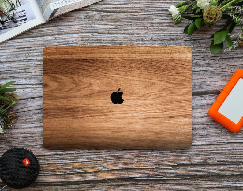 Eichenholz Emulation MacBook Pro Kunststoffhülle Laptop-Abdeckung für neues MacBook Pro Air A2337 A2338 Laptophülle aus Holz Laptophaut A2681 M2 New Mac Bild 4