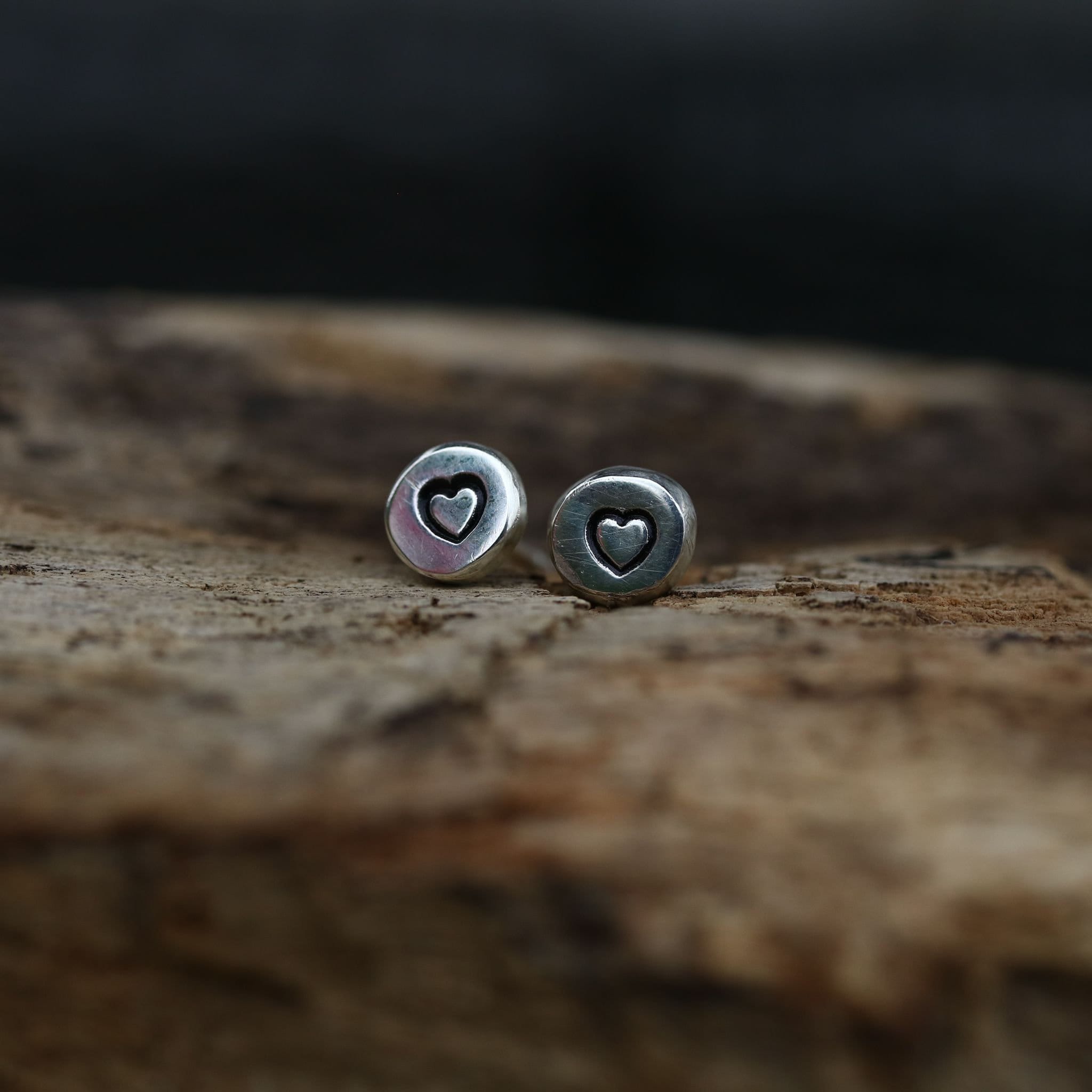 Orecchini A Cuore In Argento Sterling 925 Riciclati Fatti A Mano, Borchie 6mm. Orecchino E Set Di Anelli Opzione. Idea Regalo Di Compleanno. Minimalista. Varie Dimensioni. - Italia - Foto 5