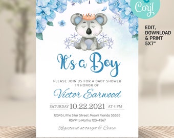 Könnte beinhalten: Eine Babyparty-Einladung mit einem blauen und weißen Aquarell-Blumendesign. Die Einladung zeigt einen niedlichen Koala, der eine Krone trägt, und den Text "It's a Boy" in Blau. Die Einladung enthält auch das Datum, die Uhrzeit und den Ort der Party sowie den Namen des Geehrten, Victor Earwood.