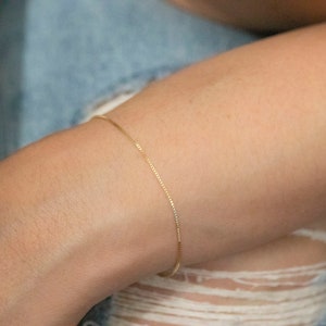 10K Solid Gold Baby Box Chain Bracelet / Dainty Gold Bracelet / Everyday Gold Bracelet / Layering Bracelet / Gold Chain Bracelet / Stackable