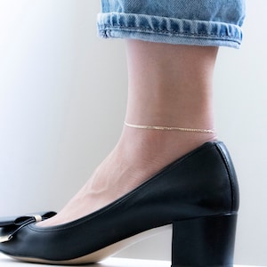 10K Solid Gold Mini Curb Anklet, Złota bransoletka na kostkę, Baby Curb Chain Anklet, Boho Anklet, Bransoletka na kostkę z łańcuszkiem, Biżuteria letnia