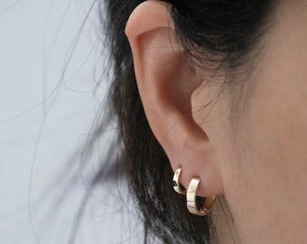 10K Solid Gold Flat Huggie Hoop Earrings / Plain Gold Hoop Earrings / Small Gold Huggie / Simple Hoops / Minimalistic Huggie / Everyday /