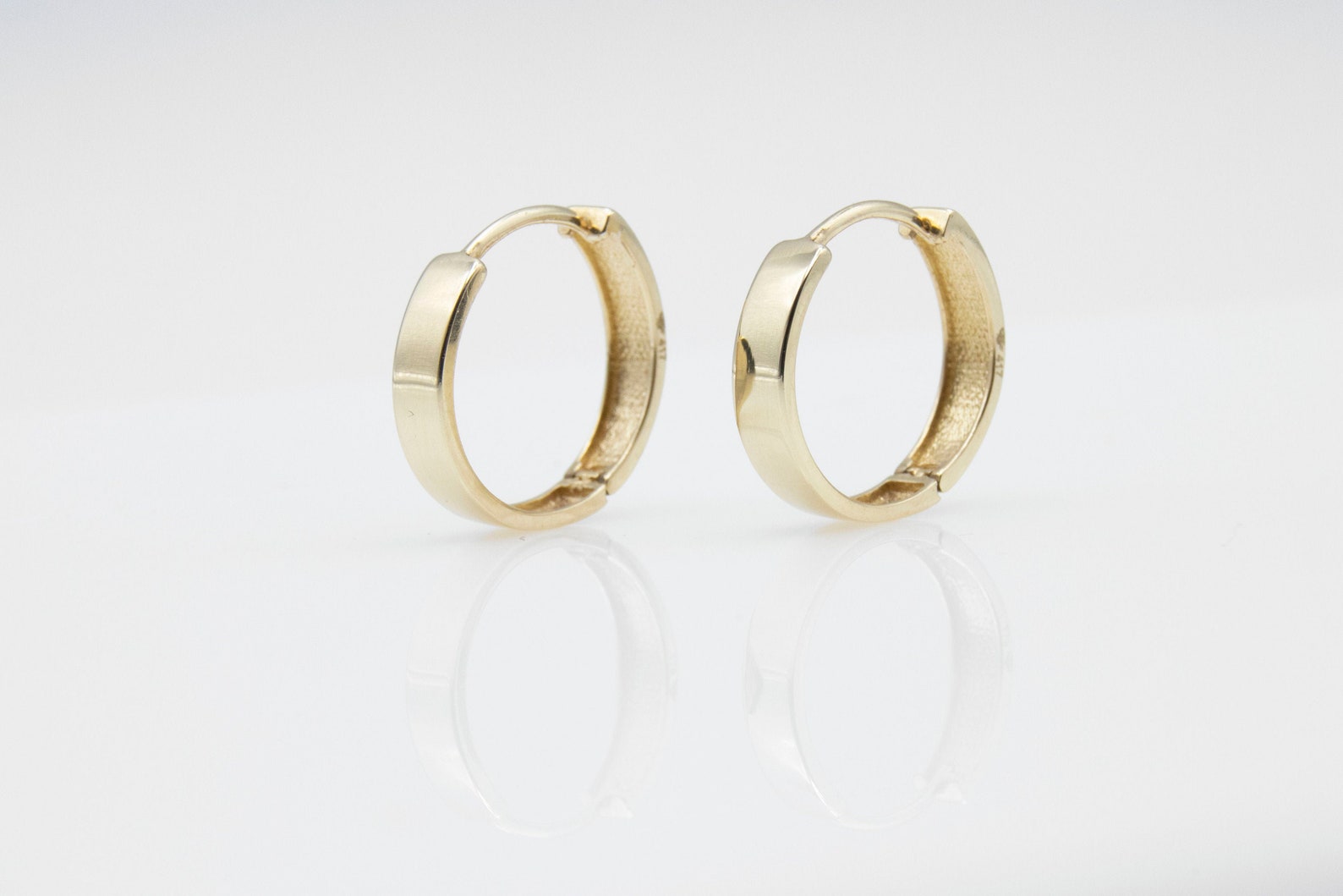 10K Solid Gold Flat Huggie Hoop Earrings / Plain Gold Hoop Etsy Canada
