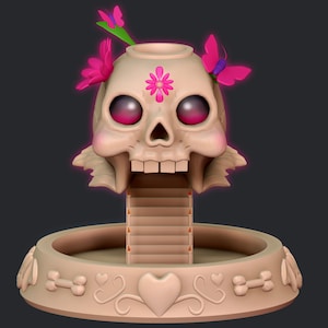 Puede incluir: Un objeto decorativo en forma de calavera beige con detalles rosas, una flor y mariposas. La calavera tiene una escalera que conduce a una abertura central. La base presenta diseños de corazón y hueso. Una pieza artística única.