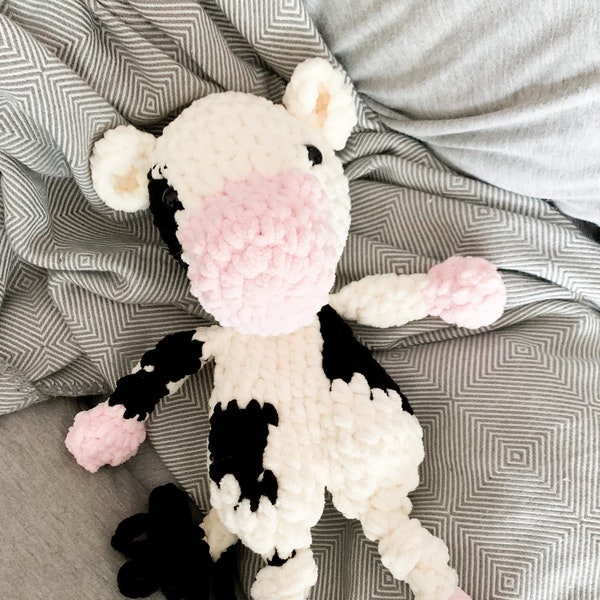 Hand crocheted cow lovey / Vache réconfort crochetée à la main