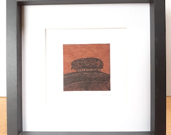 Dibujo original firmado en miniatura con pluma y tinta de árboles casi allí en Cornualles. Dibujado directamente sobre la corteza de un árbol de eucalipto.
