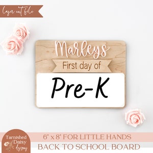 SVG Back to School Schild, erster und letzter Schultag austauschbares Schild, Schule Fotorequisite, wiederverwendbares löschbares Schulschild, Laser geschnitten Datei