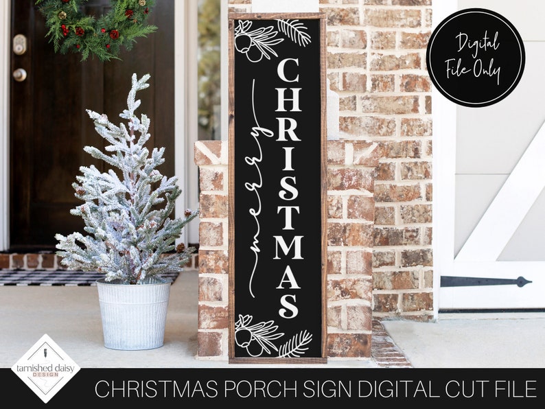 Pu&ograve; includere: Un cartello natalizio per il portico in bianco e nero con il testo "Buon Natale" e un design decorativo di rami di agrifoglio. File digitale solo.