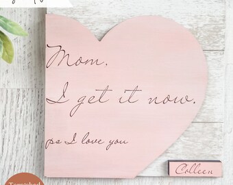 Archivo láser para el Día de la Madre, Mamá, ahora lo entiendo, SVG de corazón, SVG Glowforge, SVG de letrero de madera, Archivo de corte de letrero de corazón, Archivos de corte láser, SVG de letrero de madera con solapa