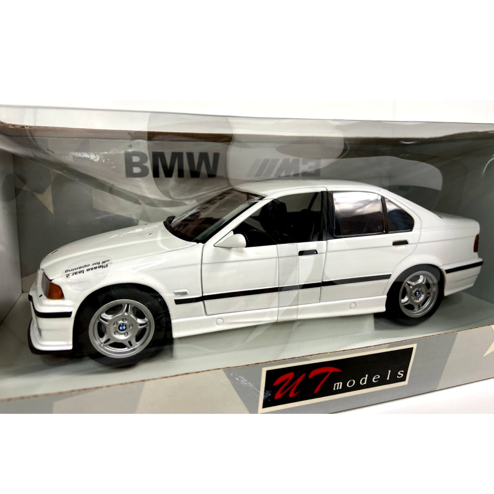 BMW E36 M3 Saloon White 1:18 UT MODELS - Diecast Collectible cars
