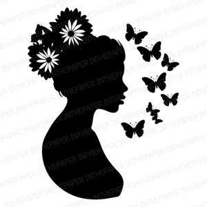 Gracieuse silhouette de femme noire avec papillons et chignon floral SVG | Boucle d'oreille de cils de beauté féminine avec une fleur