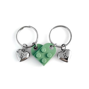 Juego de llaveros con forma de corazón: elaborado con ladrillos LEGO® auténticos, llaveros con INICIALES a juego, regalo para parejas, mejores amigos, muy alta calidad y DURADERO
