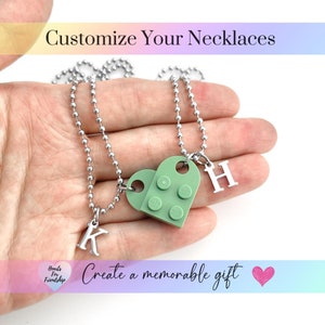 Collar de corazón - Fabricado con auténticos ladrillos LEGO®, INICIALES a juego para amistad o pareja, cadenas de bolas de alta calidad fabricadas en EE. UU.