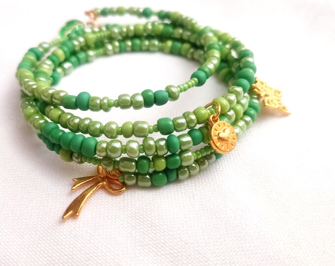 Multistrand green bracelet