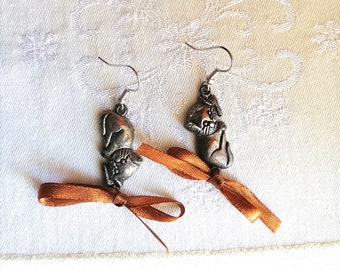 Drop cat earrings
