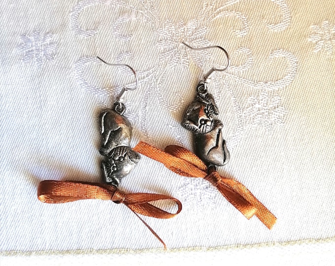 Drop cat earrings