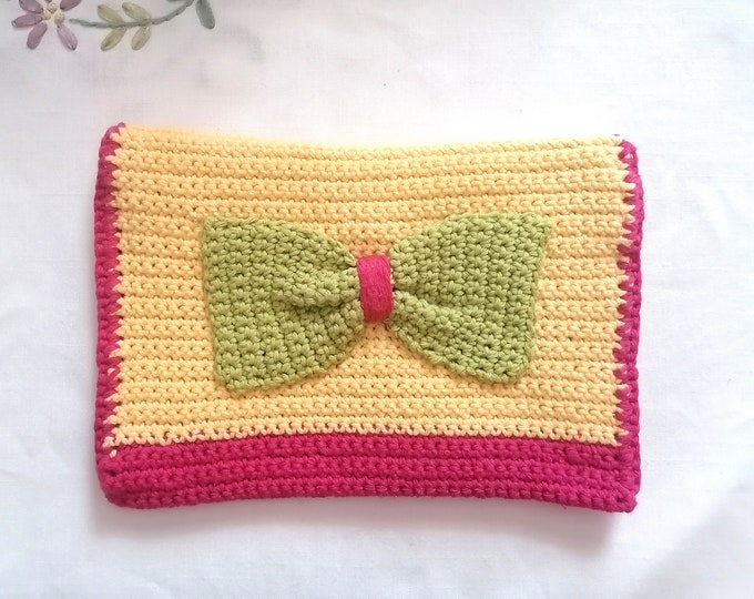 Spring crochet purse