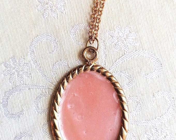 Vintage style Oval pendant