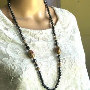 Cloisonné chino vintage largo y collar de cuentas de hematita / 30" de largo / Cloisonné de esmalte hermoso
