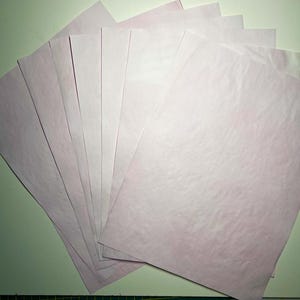 Papier rose baie| Journaux indésirables | Papiers teints à la main | 10 feuilles | Éphémère rose | Scrapbooking