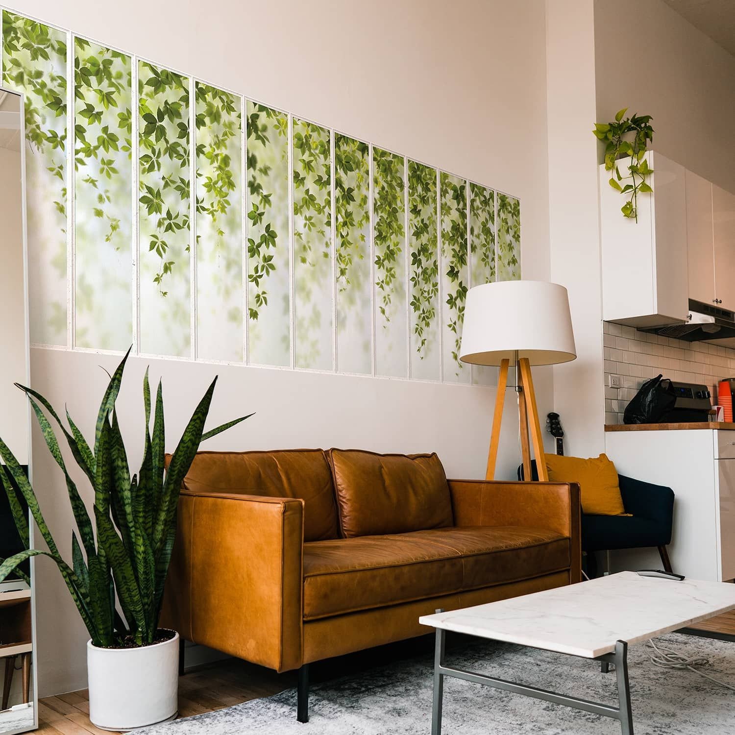 Papier Peint Panoramique Petite Verrière Blanche et Vigne Vierge 5 Lés