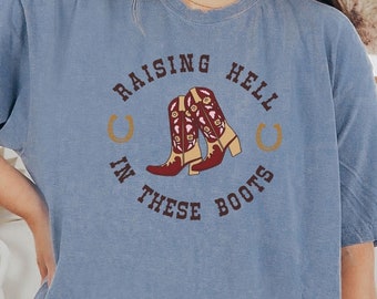 Western Graphic Tee Cowgirl Boots T-Shirt Country Concert Tee Boho Tee Festival Oversized T-shirt Cute Country Clothing Tee Cowgirl T Shirt
