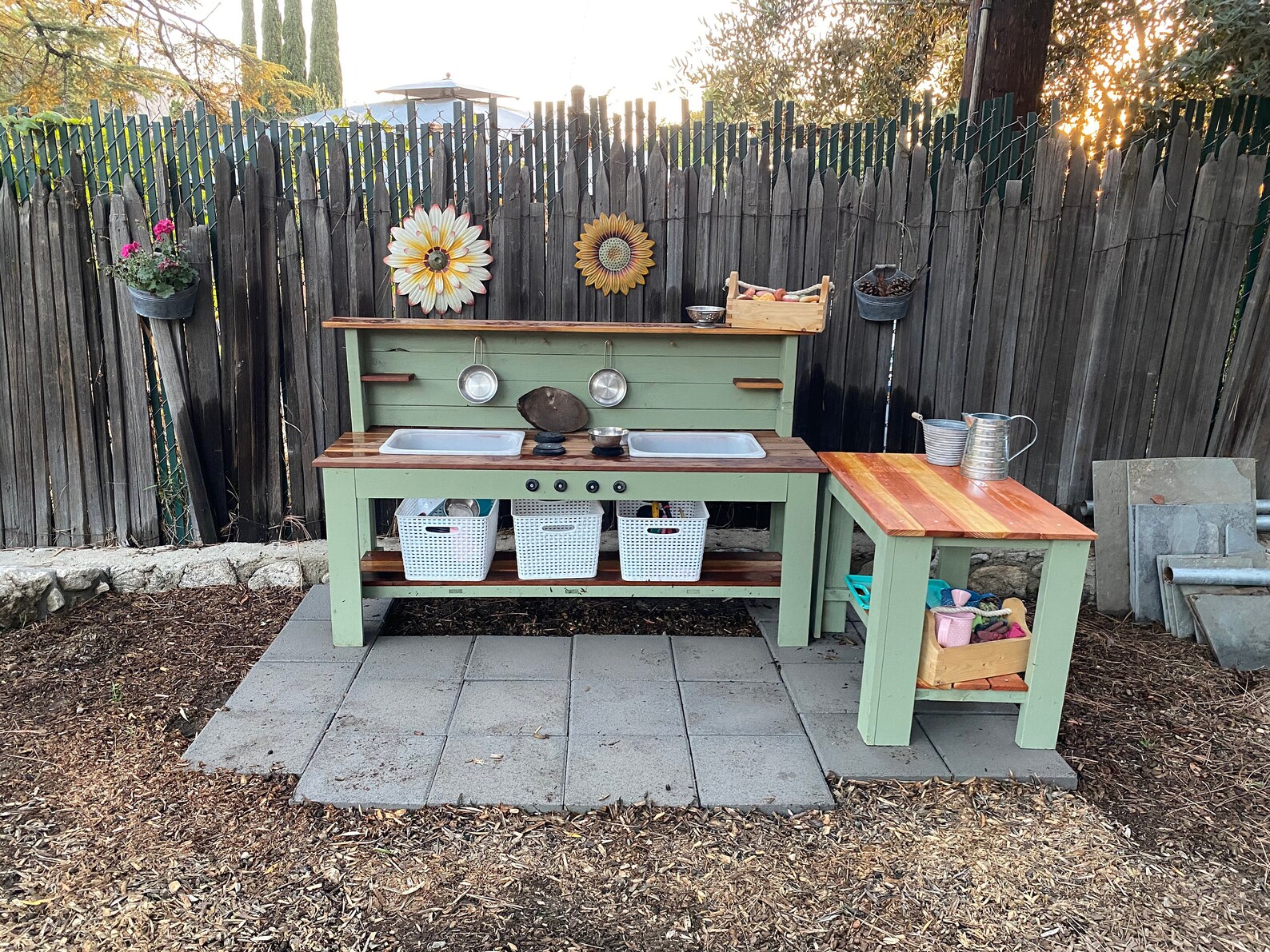 Mud Kitchen Side Table: Essential Outdoor Play Station for Little Chefs