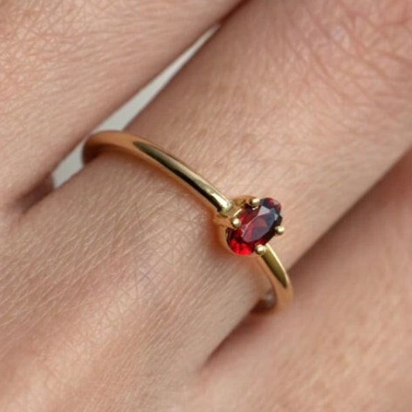 Red Garnet Ring / 14k Gold Garnet Ring / 14k Gold Garnet Ring / January Birthstone Ring / Dainty Garnet Ring /Stackable Garnet Ring