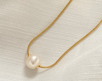 Pearl Charm Snake Chain Necklace, 18k Gold Titanium Thin Necklace, Minimalist Layering Necklace, Freshwater Pearl Charm Necklace, Gift Idea