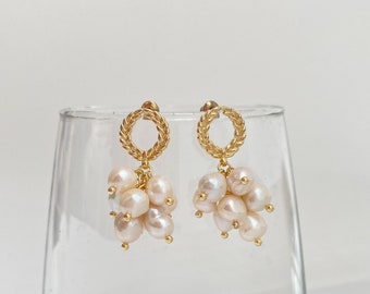 Boucles d'oreilles en grappe de perles, boucles d'oreilles en perles de raisin blanc d'eau douce, boucles d'oreilles pour la mariée et la demoiselle d'honneur, clous d'oreilles en perles, cadeau de boucles d'oreilles pour la Saint-Valentin