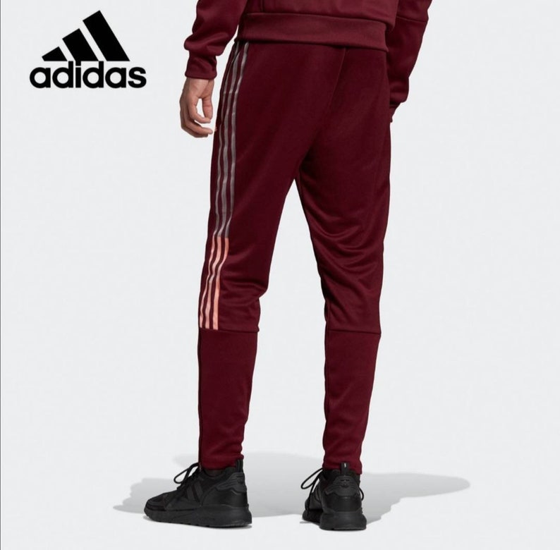Man Utd Trainingsanzug - Verruckte Manchester United 2021 Aop Jacke Veroffentlicht Nur Fussball : Shop the new manchester united mens training range online featuring training shirts, jackets and pants at store.manutd.com.