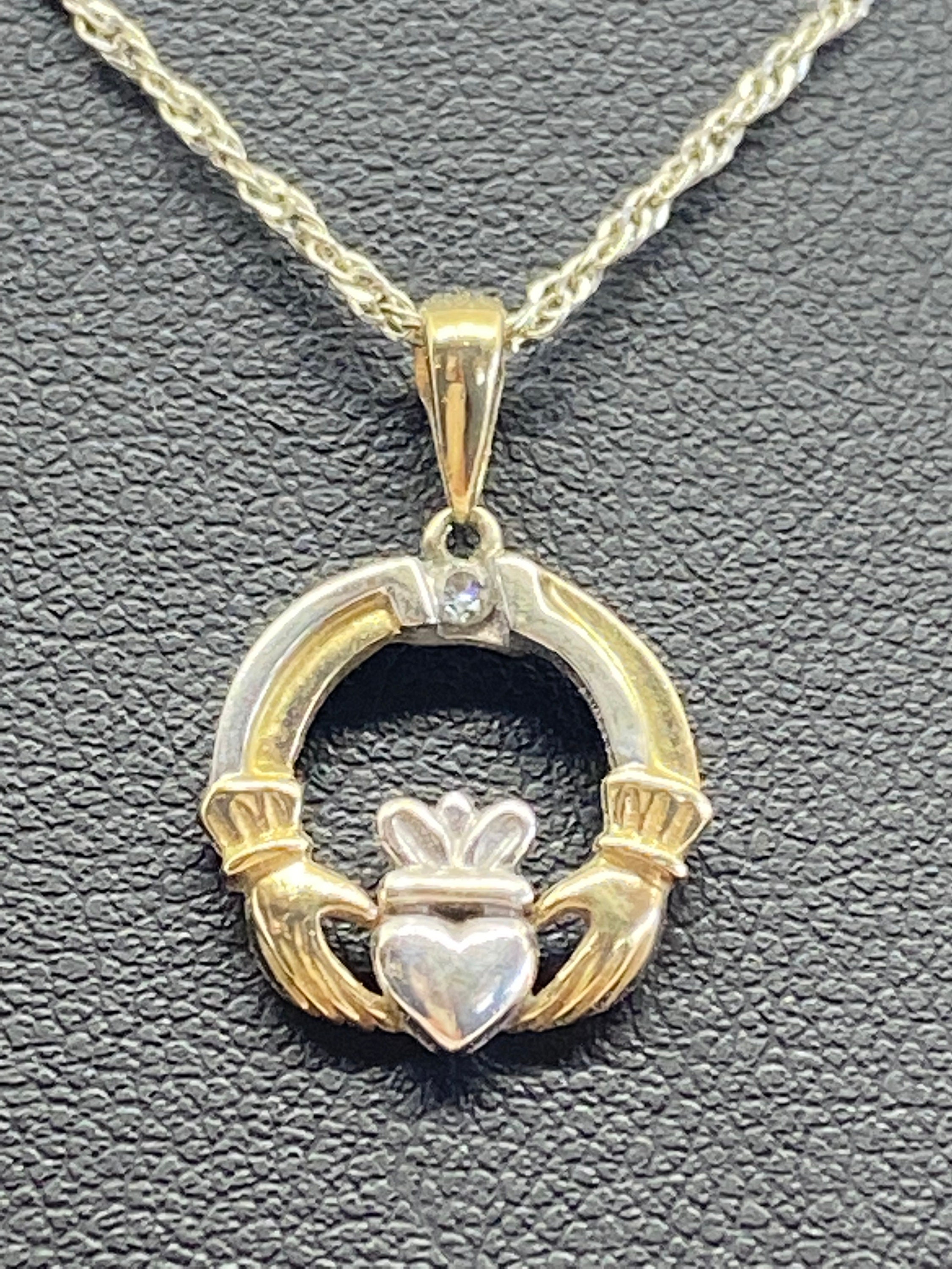 Solvar claddagh necklace deals