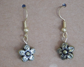 Daisy Dangle Earrings