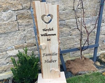 Holzstele "Herzen" mit Wunschgravur, personalisiert