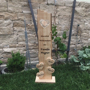 Wooden stele Welcome with heart and small hanging heart, personalized stand image 1