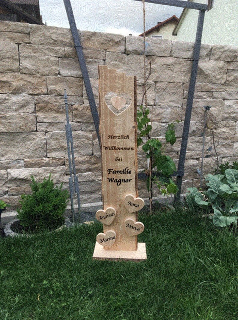 Wooden stele Welcome with heart and small hanging heart, personalized stand image 1