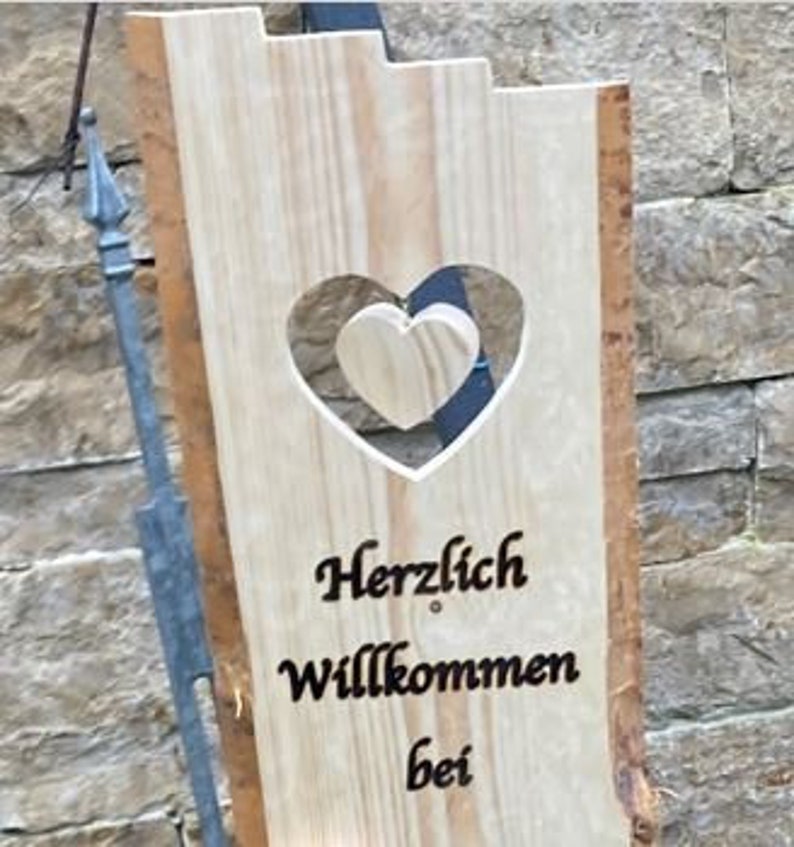 Holzstele Herzen mit Wunschgravur, personalisiert Bild 2