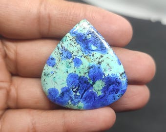 Peer azuriet cabochon: blauwe vogel edelsteen, natuurlijke onbehandelde steen (36 x 34 x 6 mm)