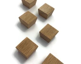 Maçanetas de armário/ Puxadores de carvalho/ Botões quadrados.