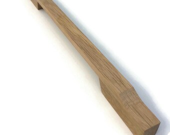 Massive Holzgriffe/Schrankgriffe aus Holz.