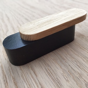 Holzknöpfe aus Eiche: Schwarze und natürliche Schrankgriffe
