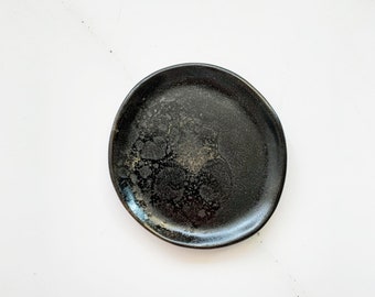 Ring dish in dark brown glazed stoneware, smudge kit, handmade gift, magical gifts, rustic home decor, ring holder, handmade ceramics, nr.23