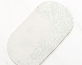 Planche de service en grès glacé bulle brillant gris & blanc, décoration de table, céramique faite main, vaisselle de service, cadeau de noël bohème