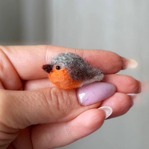 Tiny ROBIN FELTED BIRDS ornament Dollhouse miniatures Needle Felted birds