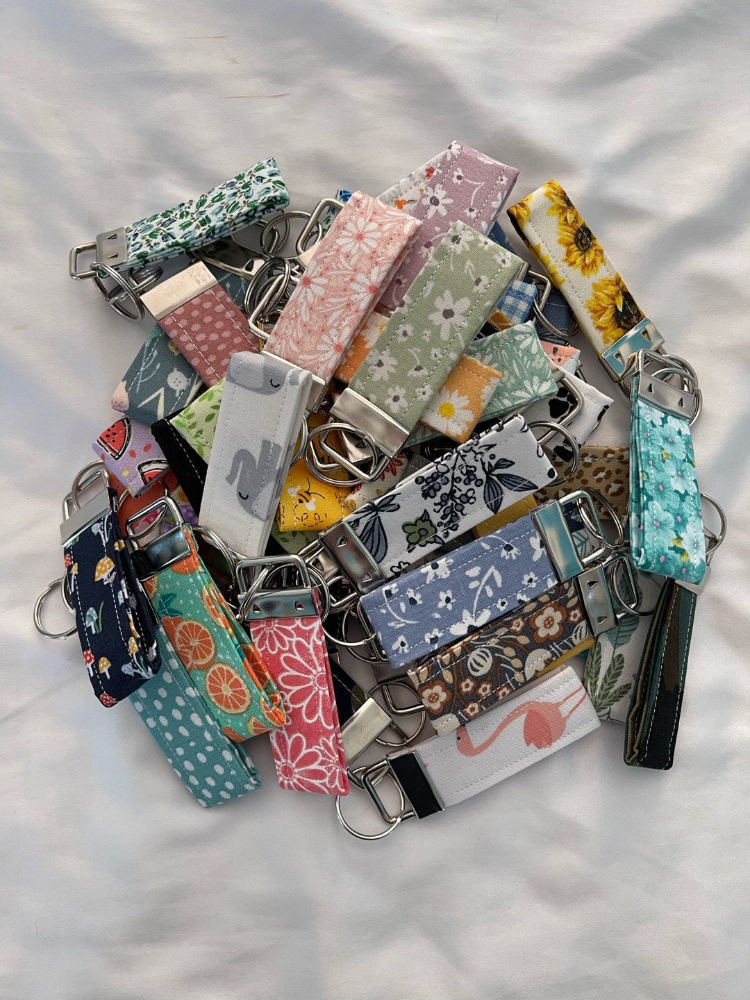 Cloth wristlet top