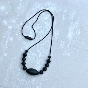 Fidget necklace, stim toy, fidgets, stim jewelry, fidget toys, sensory toys, black necklace, stimming toys, silicone necklace, stim necklace