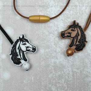 Collar antiestrés, caballo, juguete sensorial, juguetes antiestrés, juguetes sensoriales, collar de caballo, juguetes antiestrés, joyería sensorial, collar antiestrés, juguetes para estimular la mente