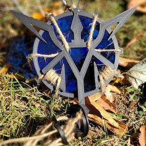Resident Evil 4 Blaues Medaillon - RE4 Remake - Fensteraufhängung - 1:1 Nachbau - Klares Blaues Medaillon, Las Plagas Emblem Bild 2