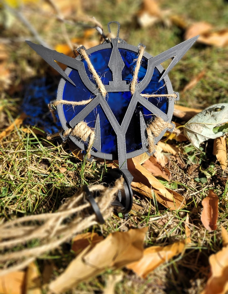 Resident Evil 4 Blaues Medaillon - RE4 Remake - Fensteraufhängung - 1:1 Nachbau - Klares Blaues Medaillon, Las Plagas Emblem Bild 2