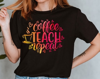Repetición de enseñanza de café, camisa divertida para maestros, camisa sarcástica para maestros, camisa para amantes del café, camisa para maestros, regalo para maestros, camisa divertida para café